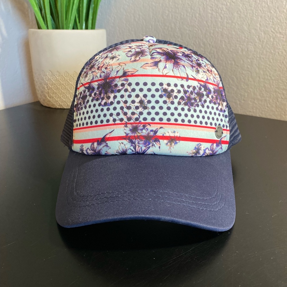 Womens Roxy hat - Picture 1 of 2